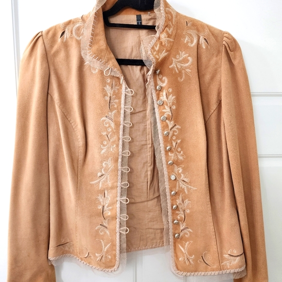 ! Tahari Women's Tan Embroidered Suede & Silver Buttons Collared Jacket Size S! - Picture 2 of 3